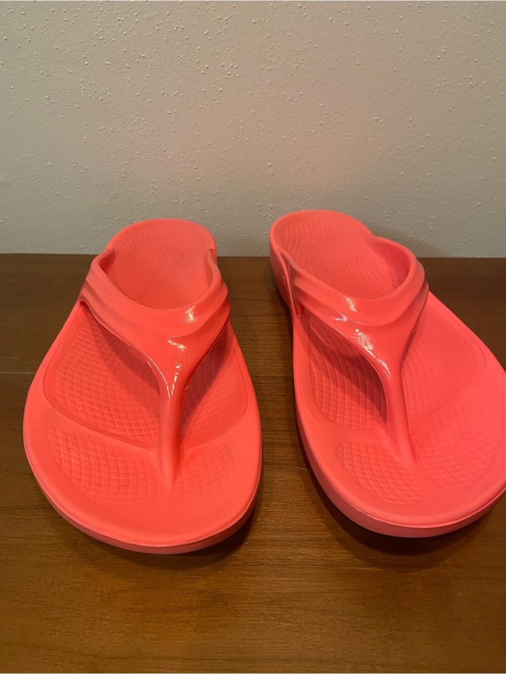 OOFOS Coral-Red Foam Flip Flops